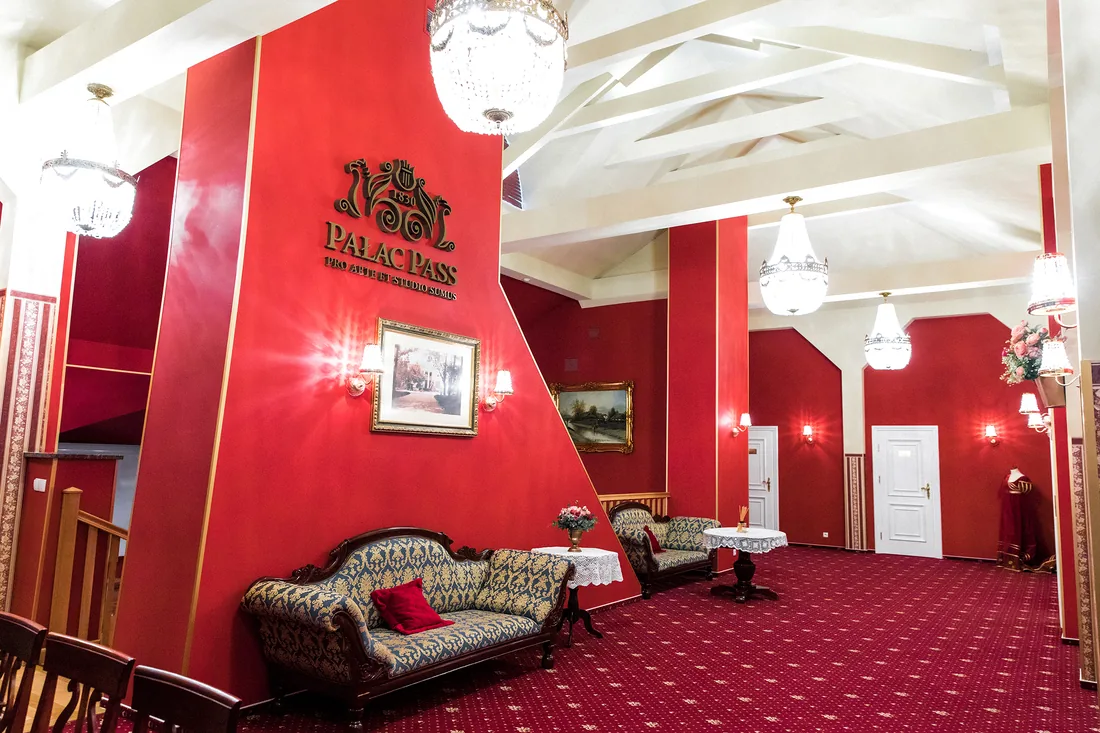 Sala konferencyjna w pałacu